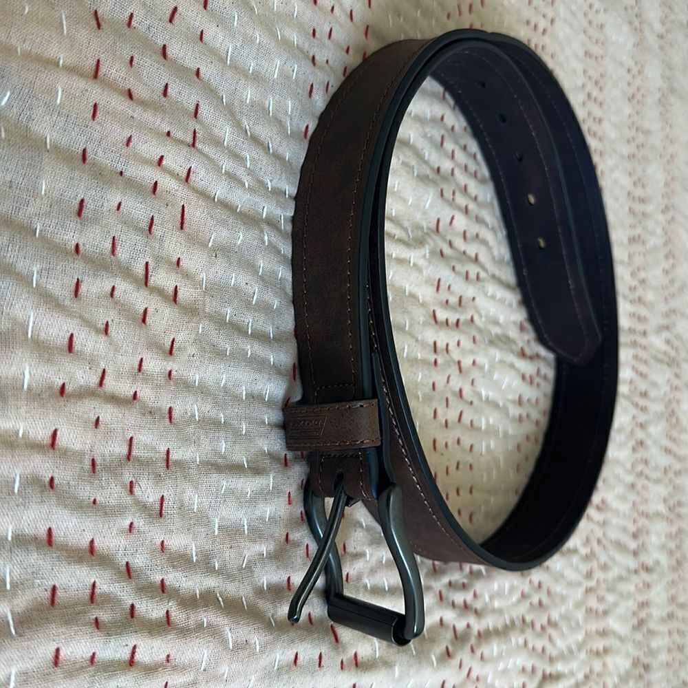 DICKIES brown leather belt with burnished silver tone buckle. NWOT. Size 42
